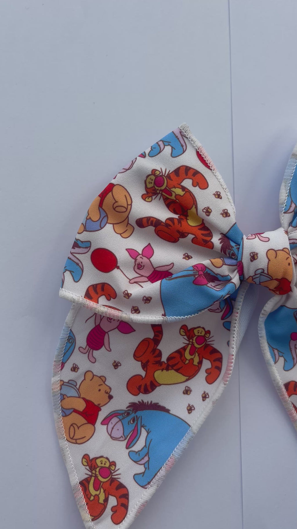 'Honey Corner Friends' Bow